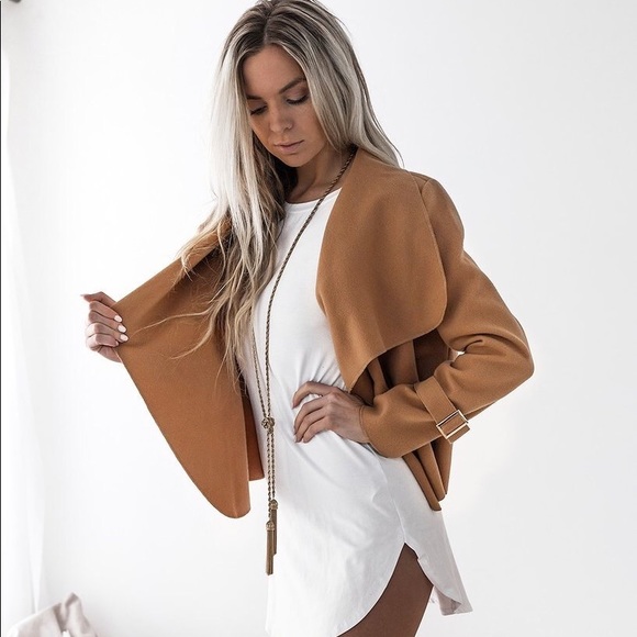 ๐๐Classical Forever Outerwear in Black - Picture 6 of 8